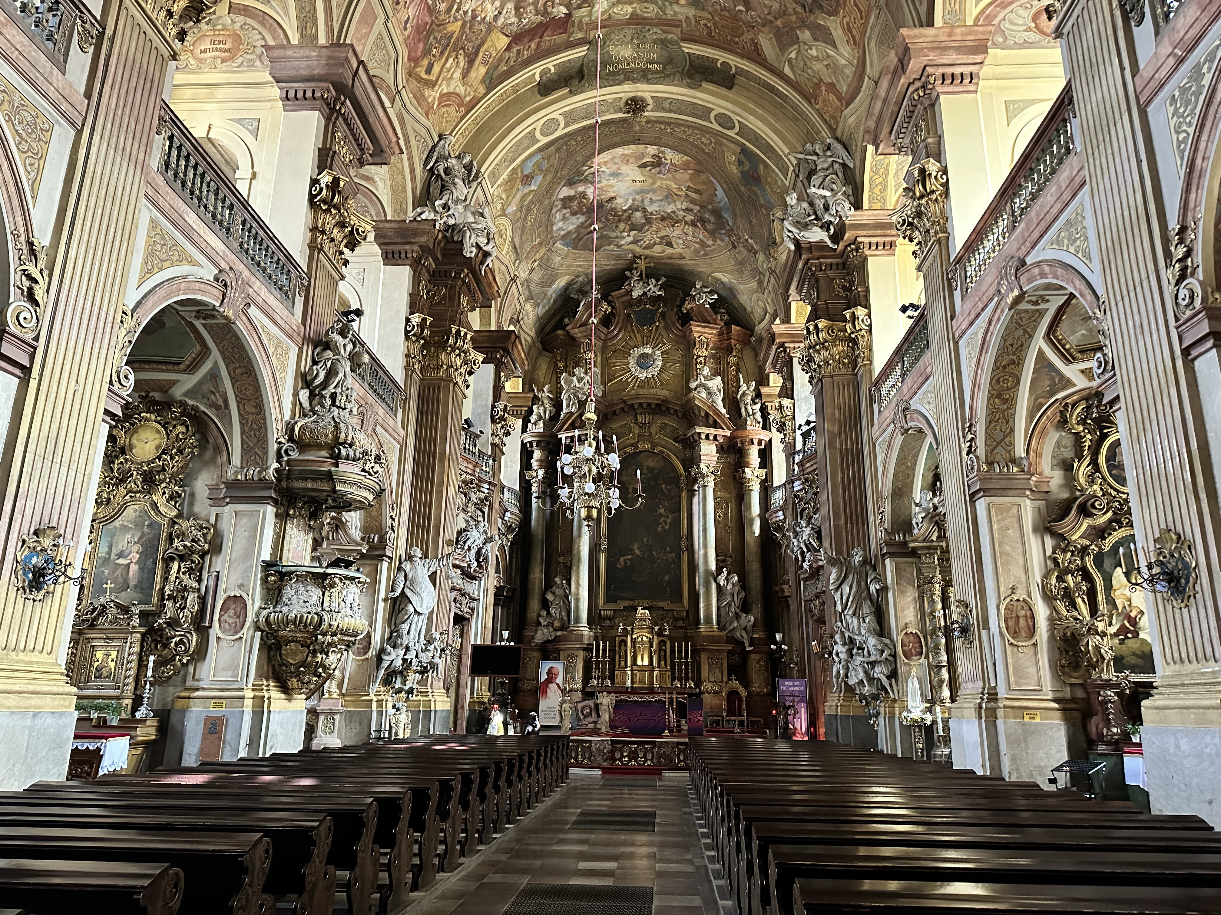 Vue générale de Église du Saint-Nom-de-Jésus