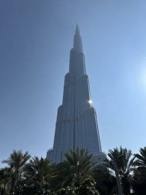 25.19906111111111,55.27340833333334