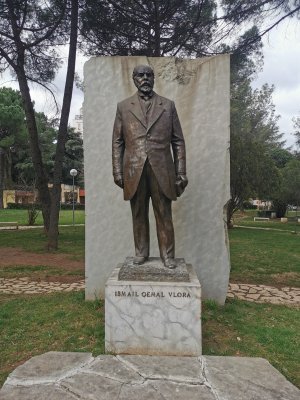 41.32064437861111,19.82032585138889