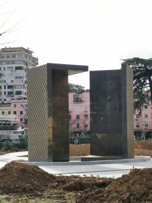 41.325603485,19.8188610075