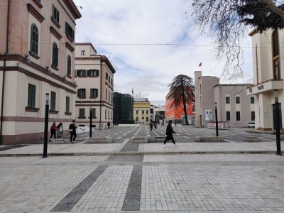 41.32596588111112,19.819805145