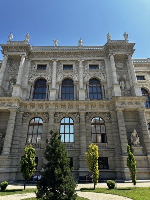 48.20565833333334,16.35924444444445