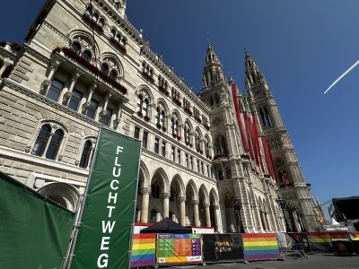 48.21003055555556,16.35817777777778