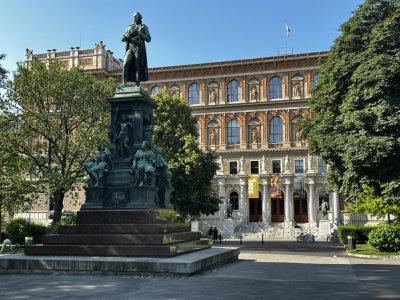 48.20228888888889,16.36546944444445