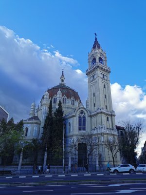 40.42057418805555,-3.68640756583333