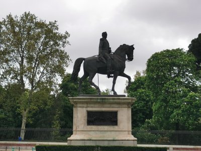 40.42132949805556,-3.68375539777778