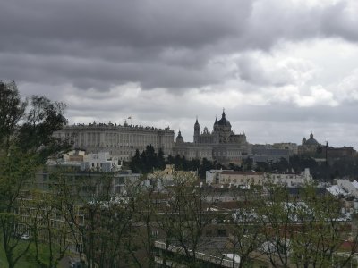 40.423446655,-3.71853303888889