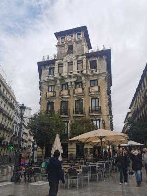 40.41699600194444,-3.71160840972222