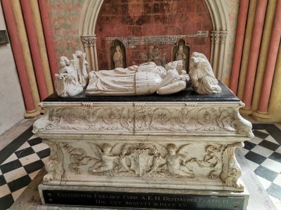 47.3950004575,0.69373631472222