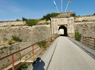 45.88527777777778,-1.18972222222222