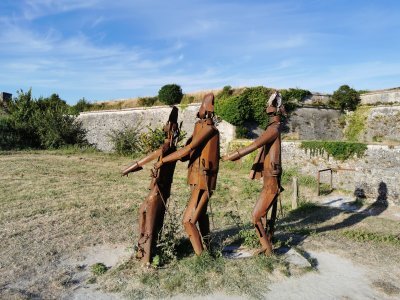 45.88555908194444,-1.19018566583333