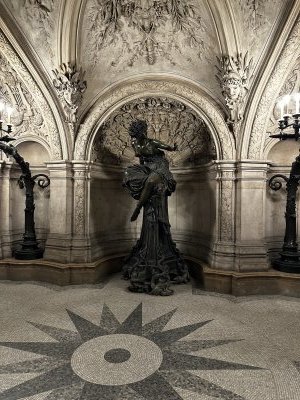 48.87170833333333,2.33196388888889