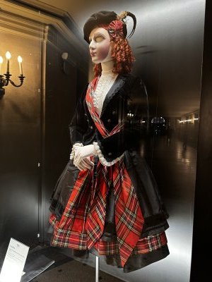 48.87169722222222,2.33170833333333