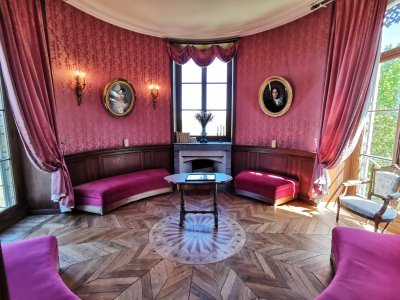 47.64999771111111,2.68265700333333