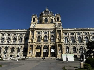 48.20468888888889,16.36064444444445