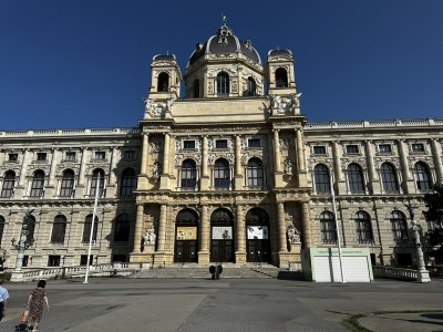 48.20468888888889,16.36064444444445