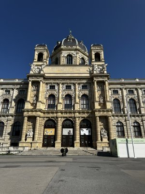 48.20475277777778,16.36049722222223